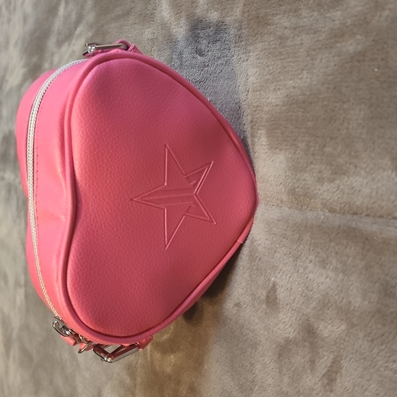 ❤️‍🔥EXCLUSIVE | Jeffree Star Heart Crossbody - Picture 2 of 6